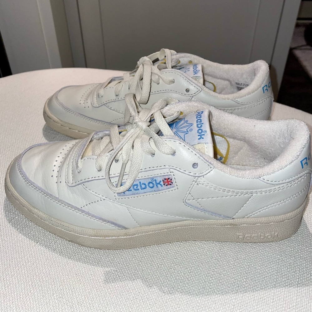 Reebok Club C 85 Vintage unisex sneakers in chalk with blue detail